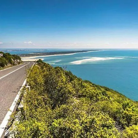 Baixa-mar Miradouro * セトゥーバル